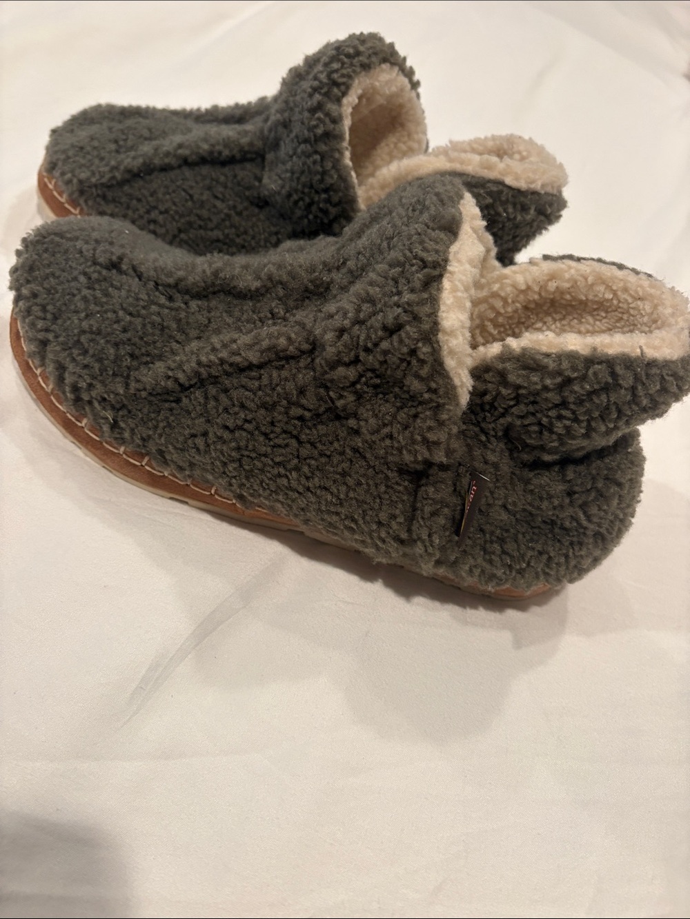 L.L. Bean Kids Sherpa Slippers - Charcoal Outer with Cream Lining 9 medium